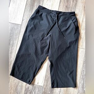 🛍️bcg black Capri Size Small stretch comfortable, drawstring